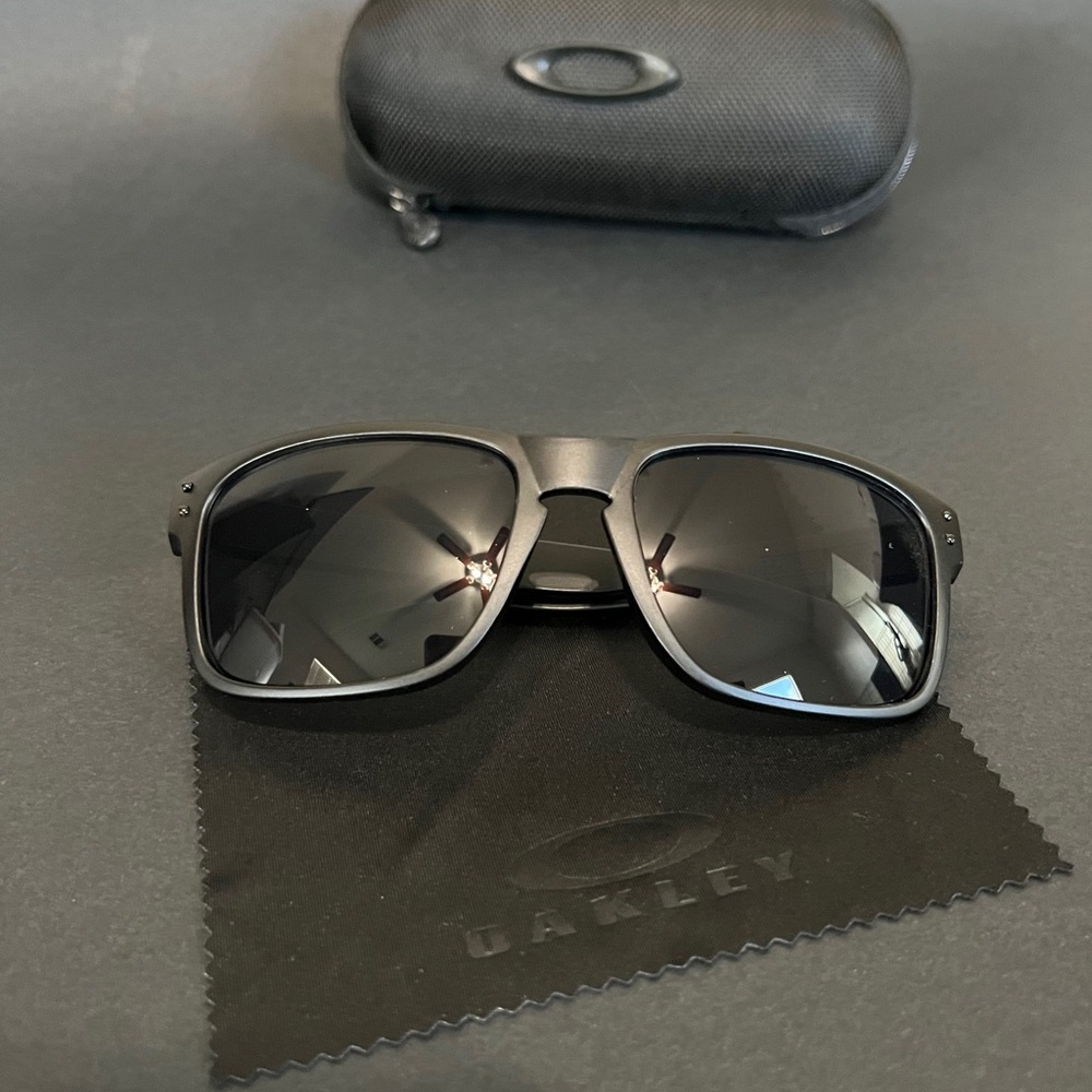 Oakley Holbrook Black Matte Frame 9102 - Picture 6 of 7